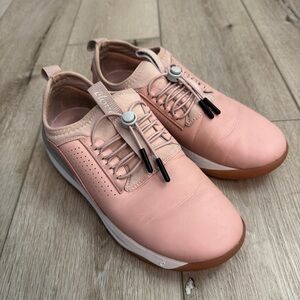 Clove nursing shoes in pink. Size 7.5